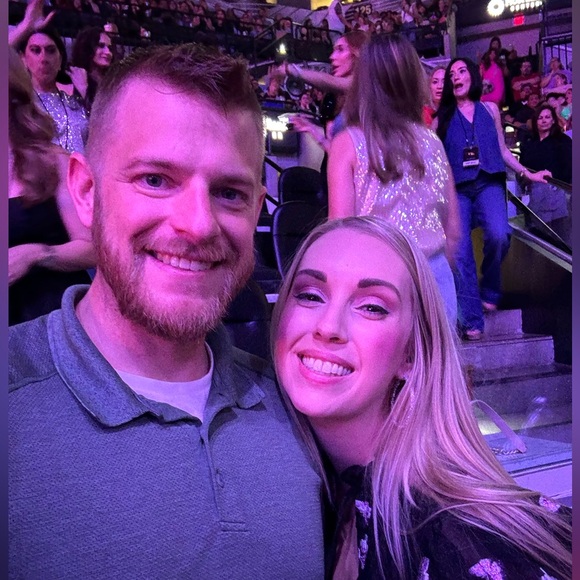 Meet your Posher, Michaela - Picture 2 of 2